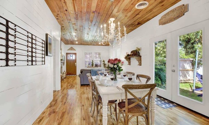 Fredericksburg House | Luxury Near Main With Hot Tub