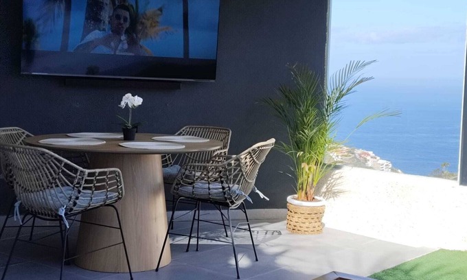 Los Realejos House | Luxury Nest with Panoramic Wiews 10 min from Loro Park