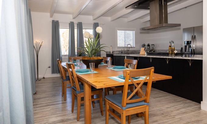 Highland Business Apartment | Luxury Nob Hill apartment w/3 primary bedrooms and chef's kitchen. Pet friendly!