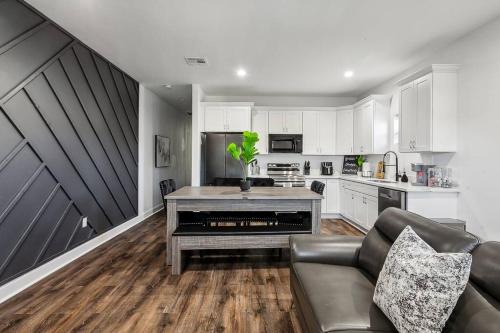 Marlyville - Fontainebleau Apartment | Luxury NOLA 6 Bedroom Oasis