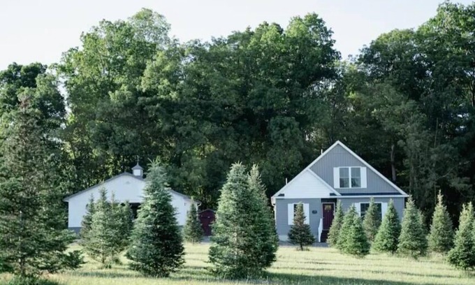 Town of Reading House | Luxury on Seneca Wine Trail, 3 King Beds with Awesome Country View