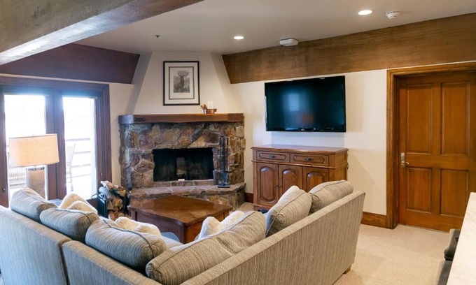Deer Valley Apartment | Luxury One Bedroom with Hot Tub apartment hotel