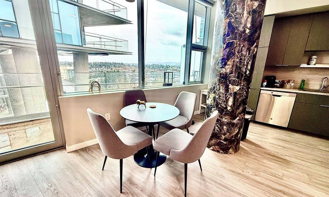 Wilburton Condo | Luxury Patio Suite + Pool + Gym + Lounge + Wi-Fi + Free Parking