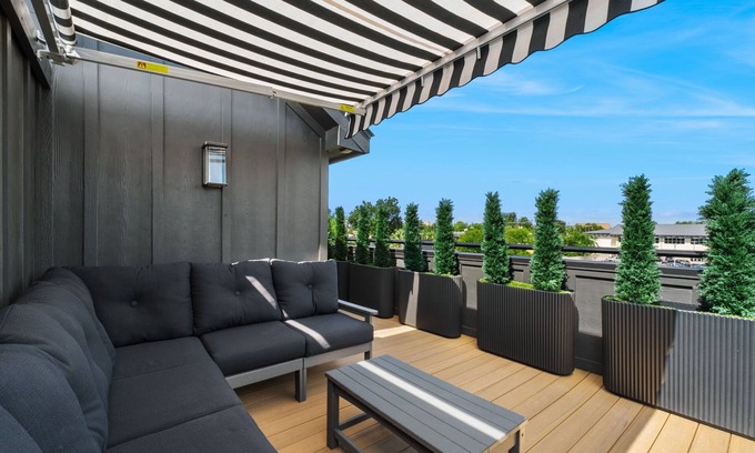 Tobin Hill House | Luxury Pearl District Townhome- Walk to Dining & Riverwalk- CASA B