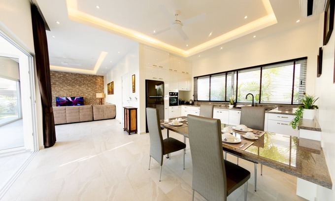 Hin Lek Fai Villa | Luxury pool villa Iris