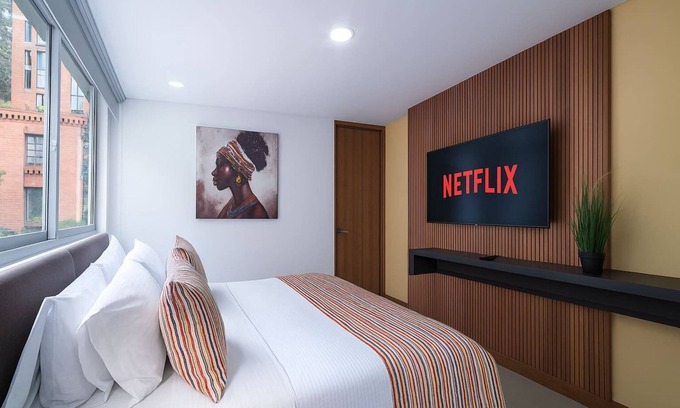 Granada Apartment | Luxury Poolside Retreat in Cali | Steps from Granada's Best Bars & Gastronomy