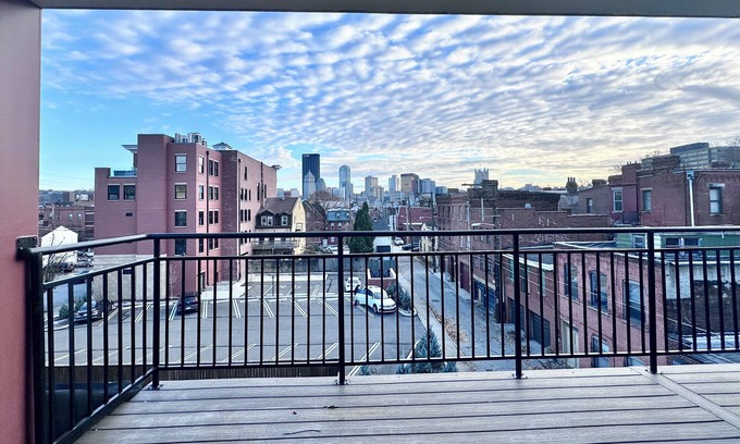 East Allegheny House | Luxury Private Boutique Hotel with CityView, Hot Tub, Free Parking