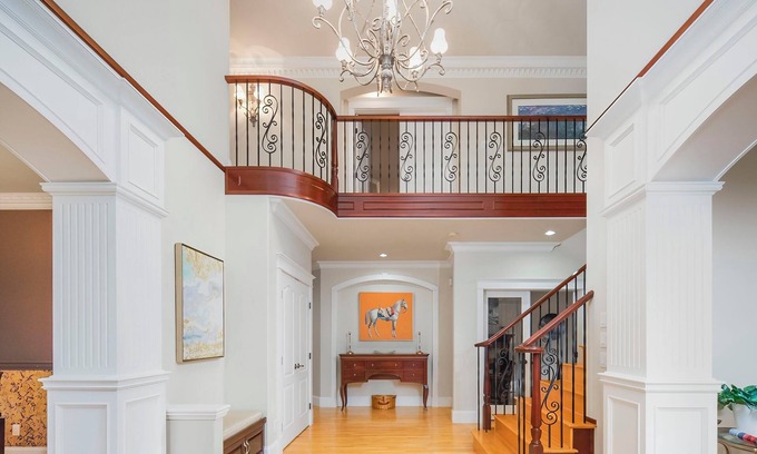 Westwood Plateau House | Luxury Red-brick House With 2 Bedrooms/1 Bathroom [Not Whole House]