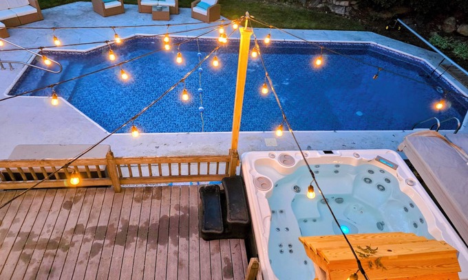 Cummaquid House | Luxury retreat, in-ground huge pool, 10-person hot tub, outdoor shower, fire pit