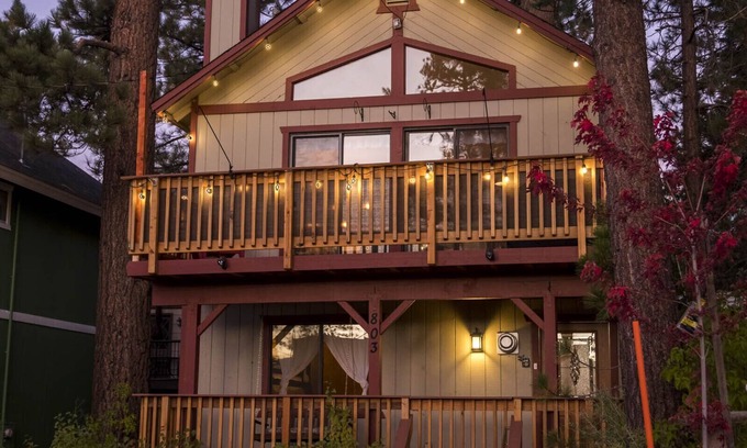 Big Bear Lake Cabin | Luxury Retreat w/central AC & Heat - Walk to Lake, Village, Ski Shuttle