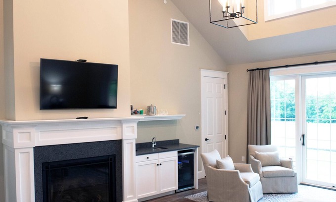 Reeders Cabin | Luxury romantic Couples Suite in the Poconos!