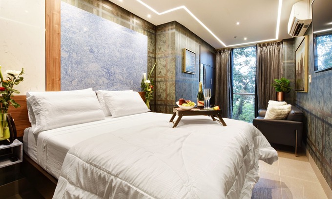 El Poblado Hotel | Luxury Room with View