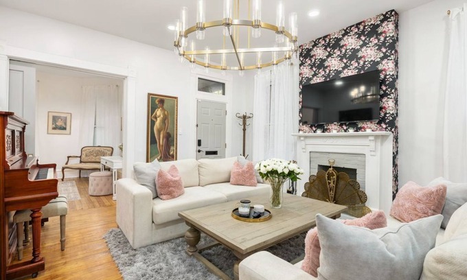 Short North House | Luxury Rose Manor - Perfect for Bachelorettes!