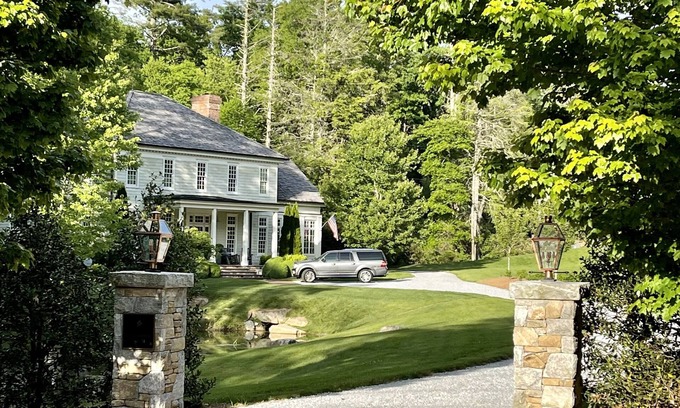 Highlands House | Luxury six bedroom estate home within walking distance of downtown Highlands, NC