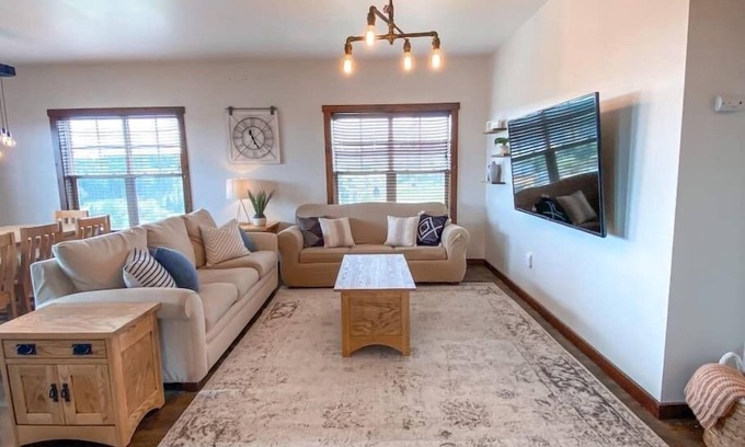 Snowshoe Condo | Luxury Ski-In/Out Condo – 305 Soaring Eagle, Stunning Sunrise Views & Hot Tubs!