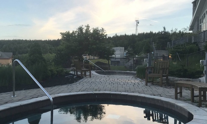 Snowshoe Condo | Luxury Ski-in/Ski-out 2 BR, Soaring Eagle 207, Hot tubs, Underground parking