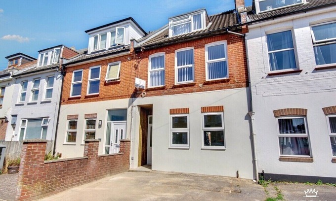 Bournemouth Apartment | Luxury Spacious 3 Bedroom Home