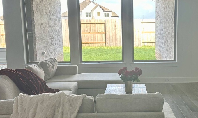 Katy House | Luxury, spacious, 5-bedroom home: central air, WiFi, and resort-style amenities