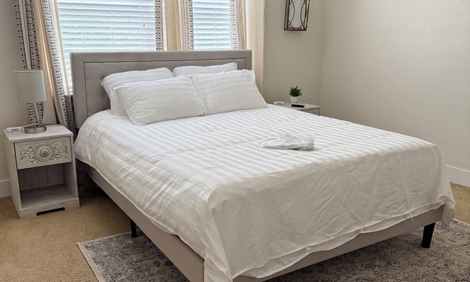 Southwest Raleigh House | Luxury Stay near RDU & RTP- Dog-Friendly