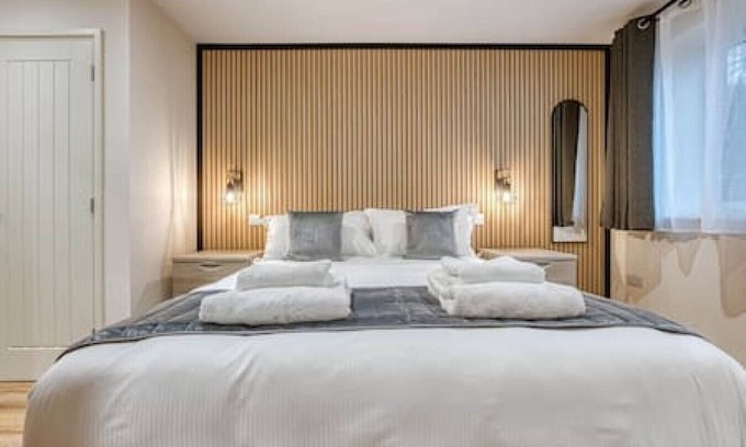 Priors Marston Apartment | Luxury Studio Room, Stockton, Pet Friendly, Wifi