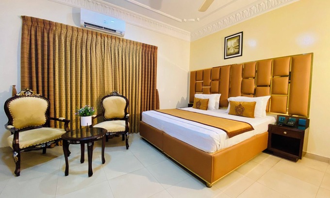 D.H.A. Hotel | Luxury Superior King Room with complete anemities.