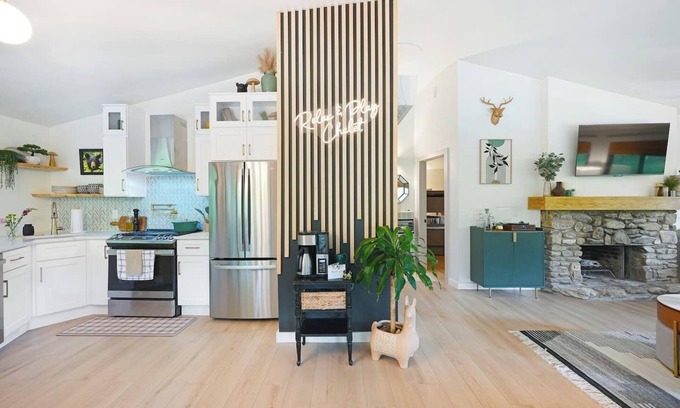 Wolf Laurel Ski Chalet | Luxury tree house-like accommodations in the Blue Ridge Mountains. Ski/bike/hike