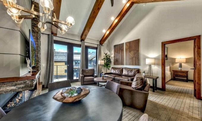 Lakeside Park Apartment | Luxury Two Bedroom Residence steps from Heavenly Village condo