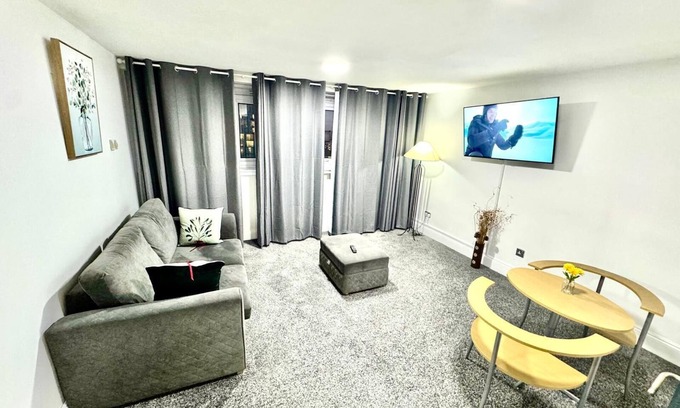 Birmingham City Centre Apartment | Luxury two bedroom skyline views apartment/Flat
