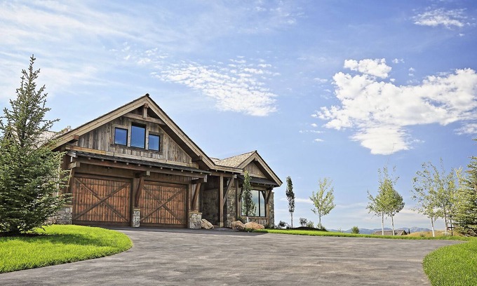 Driggs House | Luxury View Lodge on Signature 8th Hole by the tributary