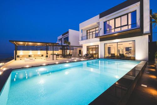 Sharm Villa | Luxury Villa 8 BR Sea and Mountain View with infinity pool - Al Dana Island Fujairah