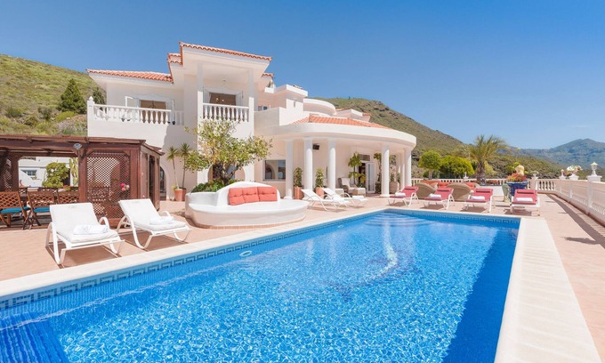Adeje Villa | LUXURY VILLA & APARTMENT ADEJE PRIVATE HEATED POOL, CINEMA, PANORAMIC SEA VIEWS