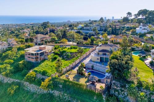 Urbanizacion Hacienda las Chapas Villa | Luxury Villa - Casa Bosqueverde