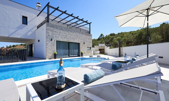 Arbanija Villa | Luxury Villa Cor Mare with Pool