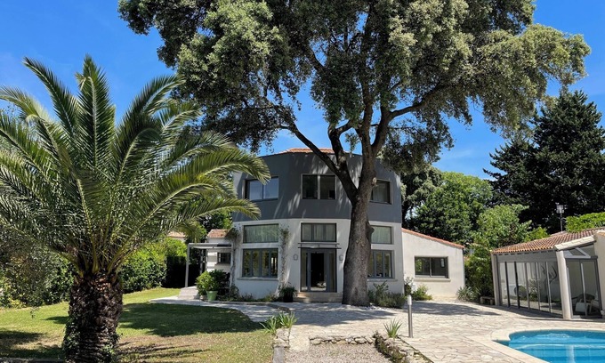 Castries House | Luxury villa for 8 people with 10x5 saltwater swimming pool and gym