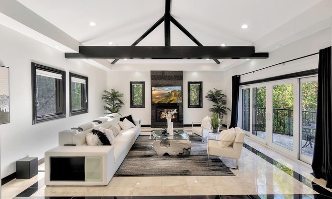 Hollywood Hills Villa | Luxury Villa W/Spectacular Hollywood Hills View