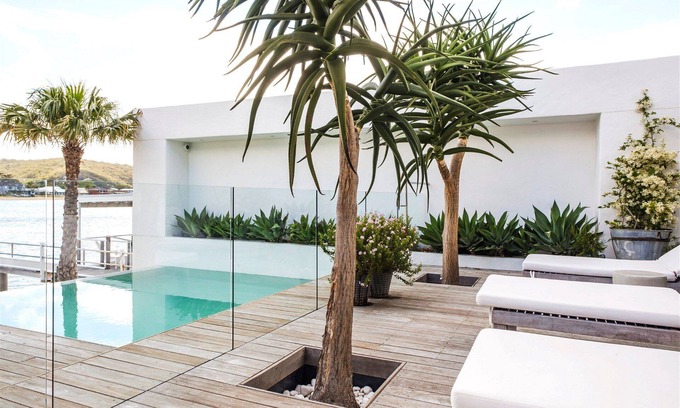 Wagstaffe House | Luxury Villas Wagstaffe Tropics (Walk to Beach)