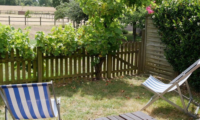 Chateau-Thebaud Cottage | Luxury Vineyard Cottage with Modern Amenities Near Nantes