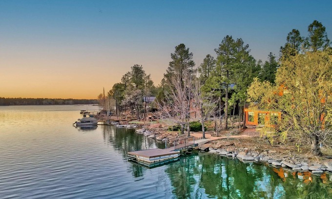 Pinetop-Lakeside Cabin | Luxury Waterfront Cabin at Rainbow Lake w/Private Dock, Hot Tub, AC & Game Room