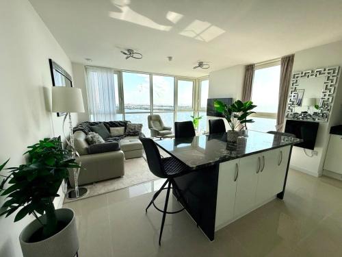 Grangetown Apartment | Luxury Waterfront Apartment With Panoramic View