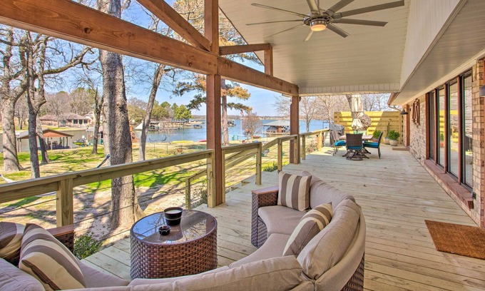 Star Harbor House | Luxury Waterfront Getaway on Cedar Creek Lake