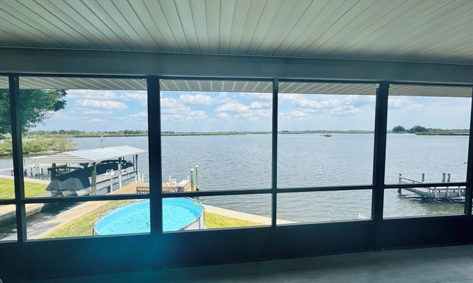 Crystal River House | Luxury Waterfront Oasis Scallop, Fish, Kayak, Breathtaking Views, Private Dock