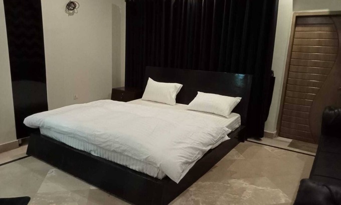 E-11 Sector House | Luxus Home Away From Home