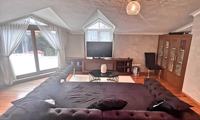 Anadolu Kavagı Mahallesi Villa | Luxus Loft mit Sauna, Terrasse, und Bosporus Blick