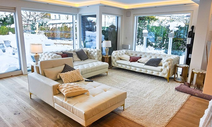 Obersendling Apartment | Luxus Neubau 170m2 Loft mit Pool Garten