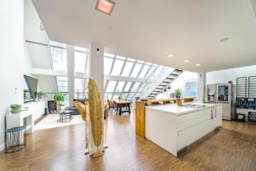 West Berlin Centre Apartment | Luxus Penthouse am Kurfürstendamm