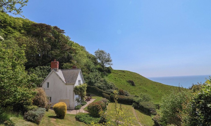Lyme Regis Cottage | LYNCH COTTAGE, pet friendly, with open fire in Lyme Regis