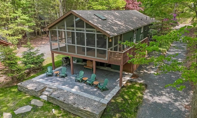 Tafton Ski Chalet | Lyndale - Unbelievable Lakefront Beauty - 5 bedrooms