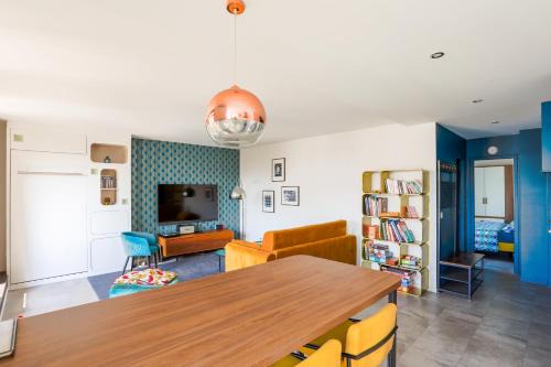 Republique - Tolstoi Apartment | Lyon Premium - Happy 70's