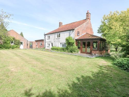East Dereham House | Lyons Green