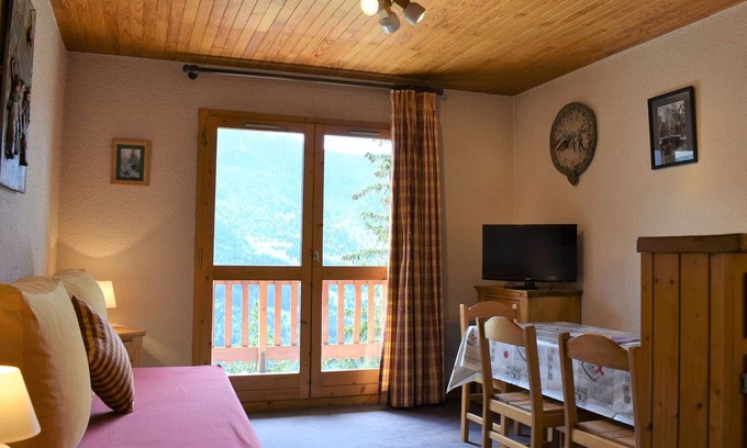 Meribel Apartment | Méribel: 2-room apartment, 5 ppl, near slopes and shops